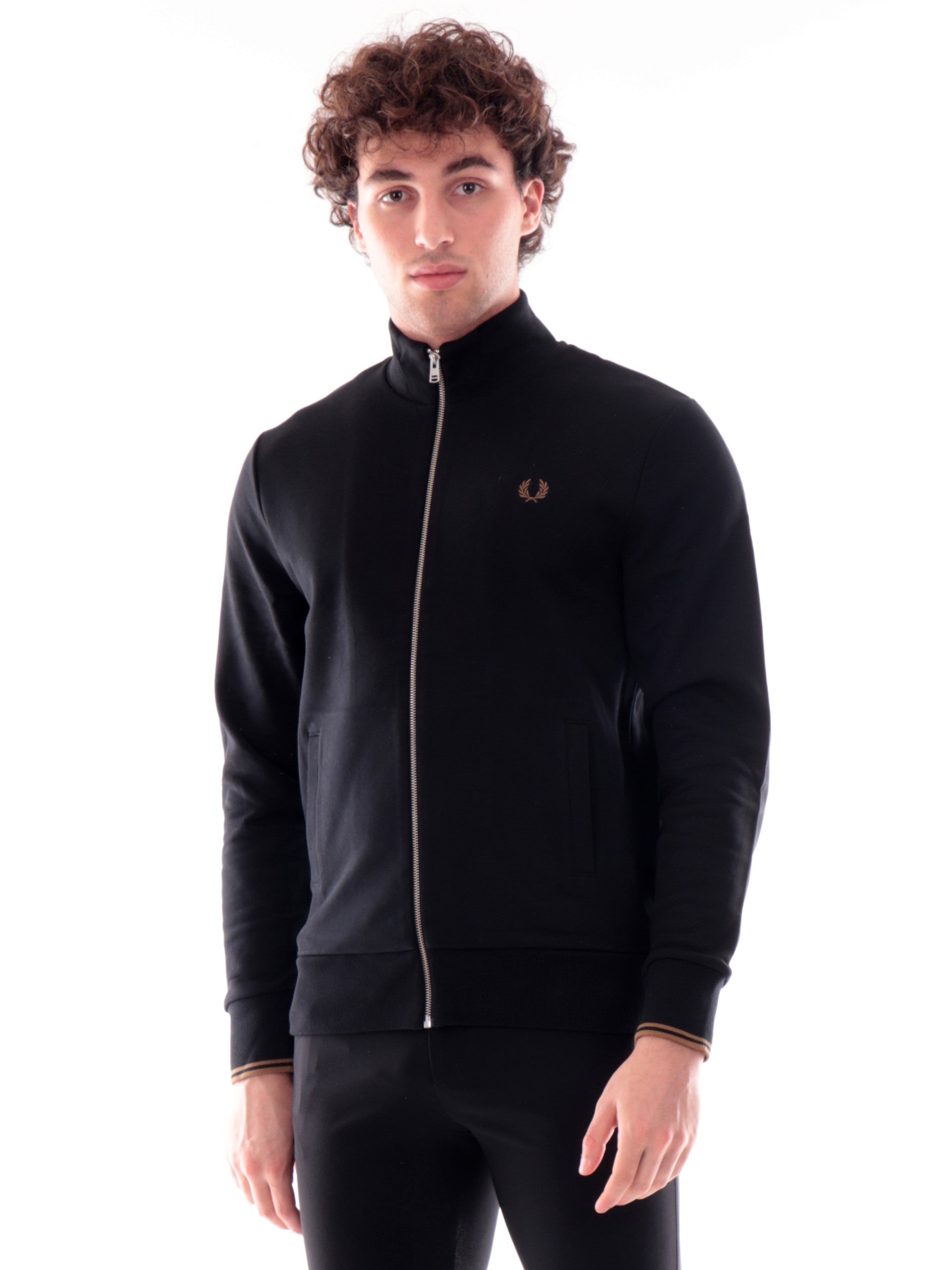 3a8af6e5cbb10d06f69668f0a035b5fe9cfbfd61