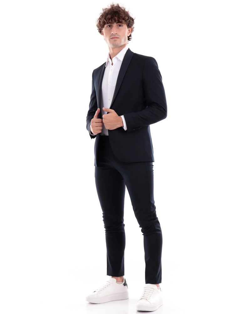 Vestito Nero Outfit Uomo Scarpe Bianche Abito Elegante Converse